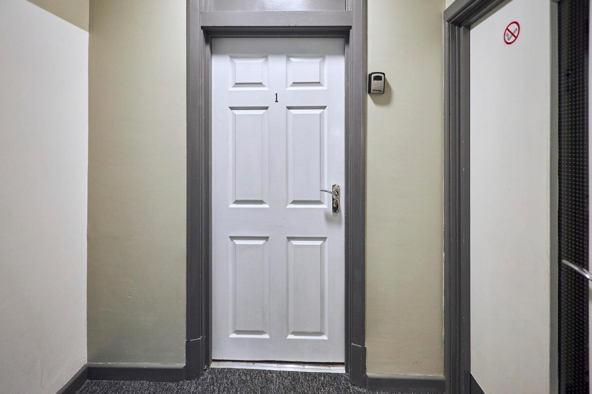 Host & Stay - Clarendon Apartments Редкар Номер фото